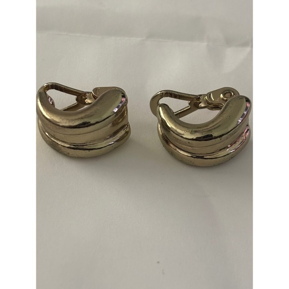 Monet Jewelry - Monet Vintage Gold Tone Ribbed J-Hoop Clip On Earrings Chunky Retro Jewelry
